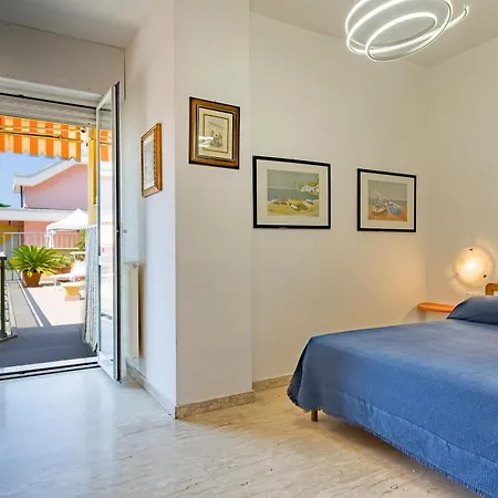 Rivierarent Sea Terrace Appartamento *